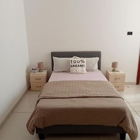Tricia'S Place - One Family At A Time Apartamento Acra Exterior foto
