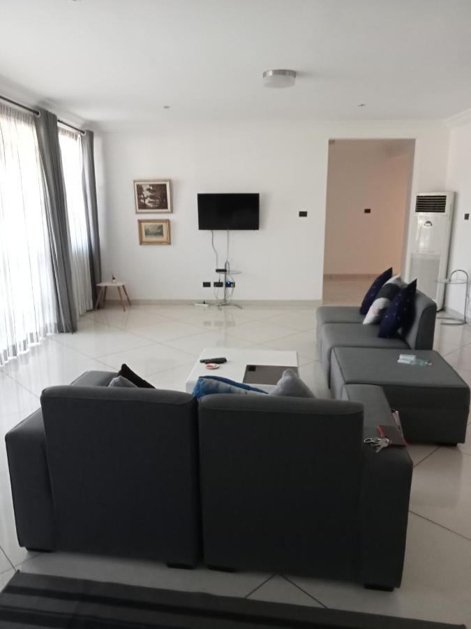 Tricia'S Place - One Family At A Time Apartamento Acra Exterior foto