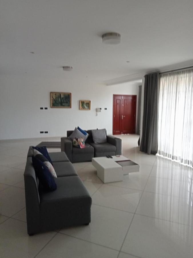 Tricia'S Place - One Family At A Time Apartamento Acra Exterior foto