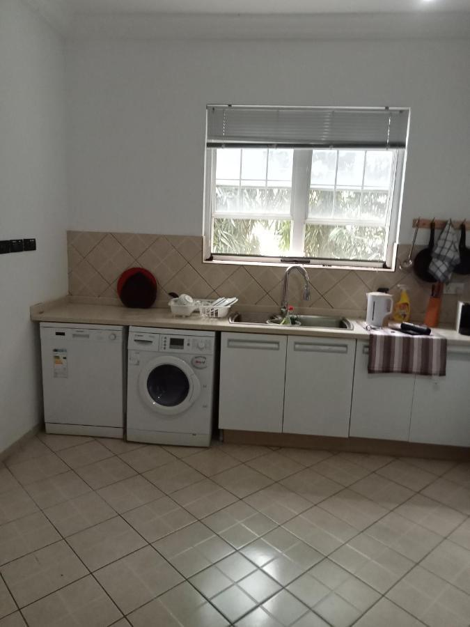 Tricia'S Place - One Family At A Time Apartamento Acra Exterior foto